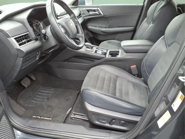 Used 2024 Black Mitsubishi SE image 20