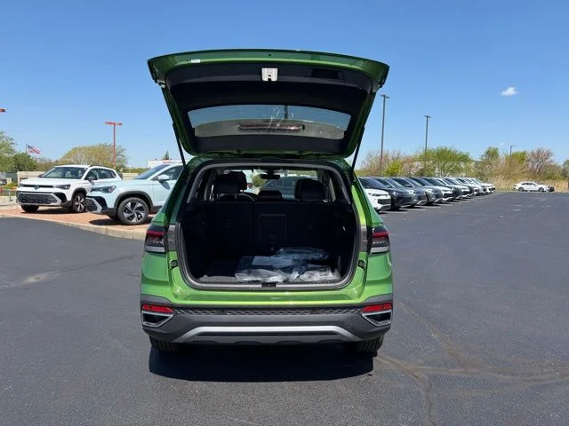 New 2026 Green Volkswagen 1.5T SE image 3