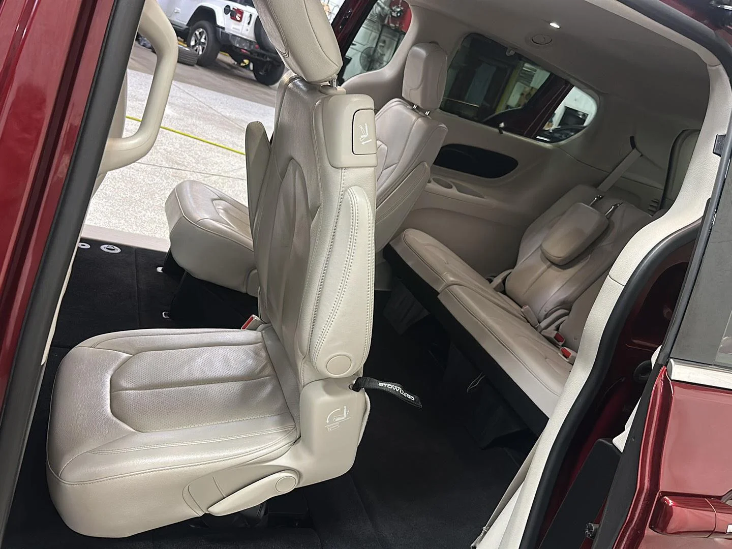 Used 2019 Velvet Red Pearlcoat Chrysler Touring L image 30