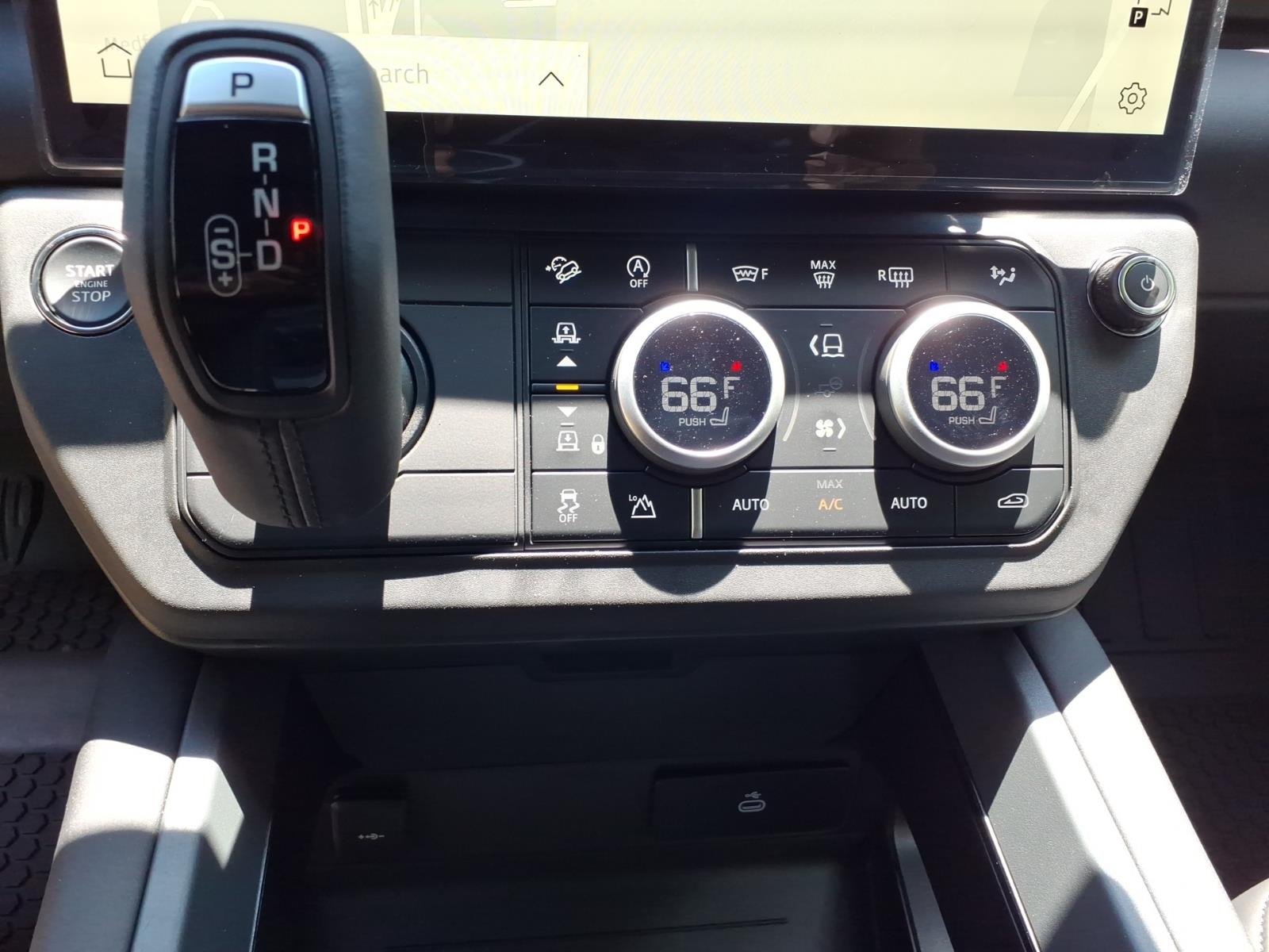 New 2026 Santorini Black Land Rover 110 X-Dynamic SE image 13