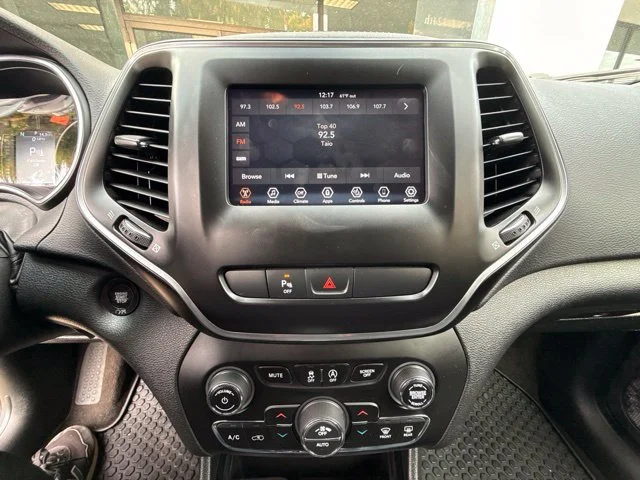 Used 2019 Velvet Red Pearlcoat Jeep Latitude Plus image 12