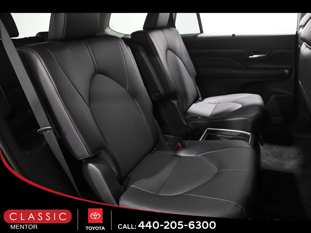 Used 2025 Midnight Black Metallic Toyota XLE image 18
