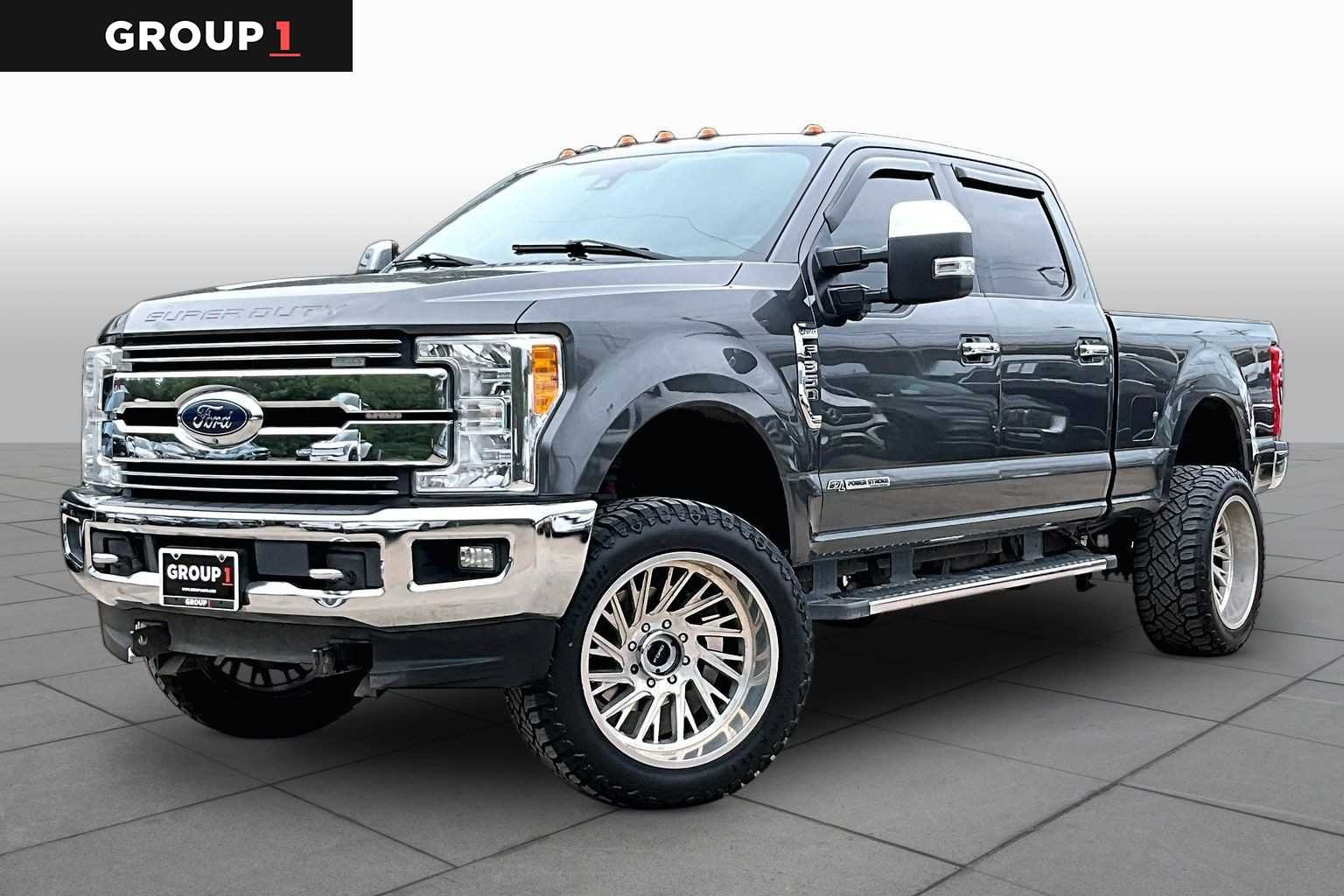 2017 Ford Super Duty F-350 SRW Pickup Lariat