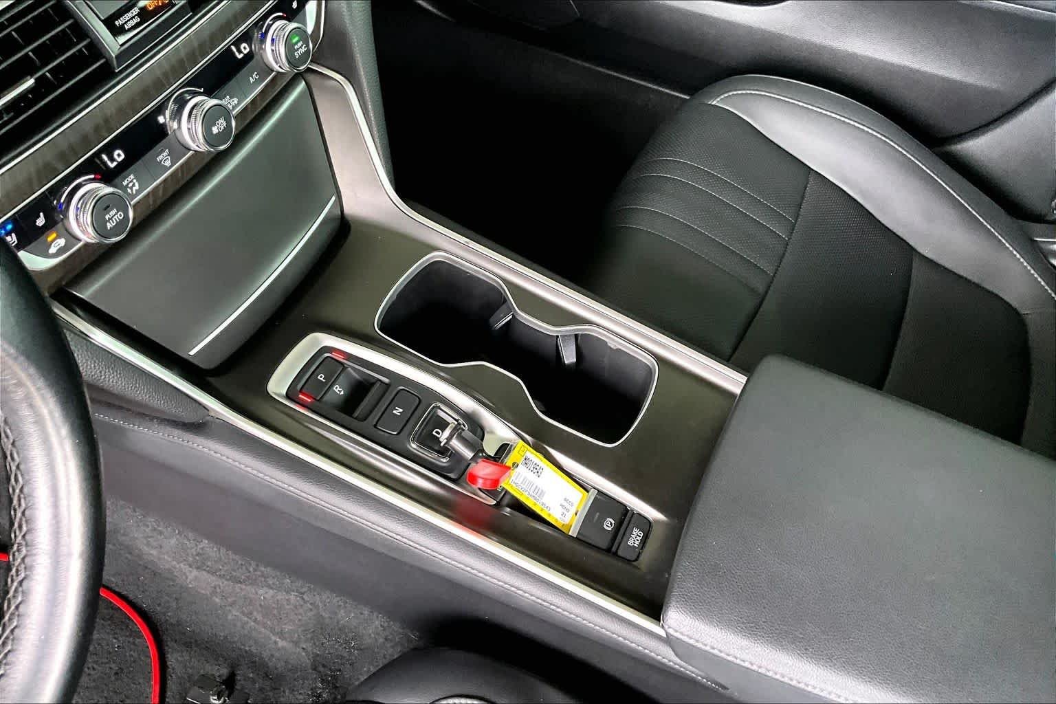 Used 2021 Platinum White Pearl Honda Touring image 17