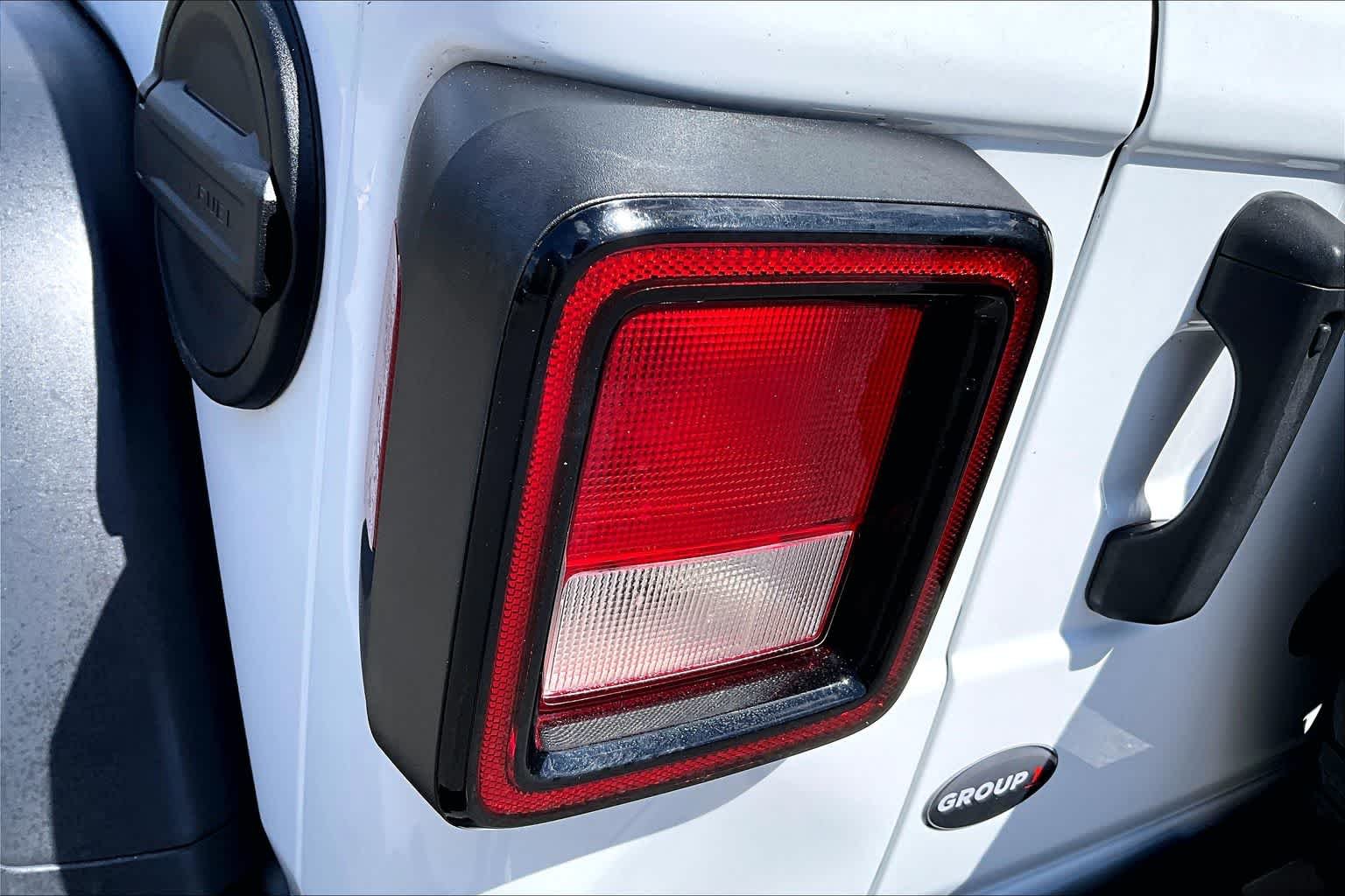 Used 2022 Bright White Clearcoat Jeep Unlimited Rubicon image 26
