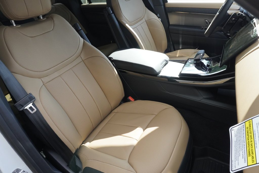 New 2026 Fuji White LAND ROVER Dynamic SE image 24