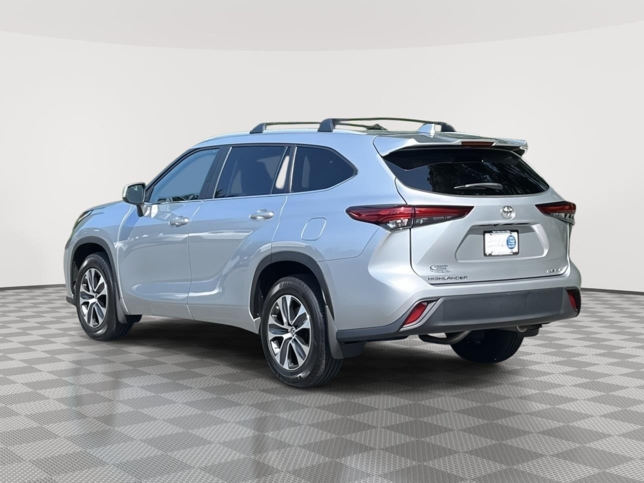 Used 2023 Celestial Silver Metallic Toyota XLE image 9