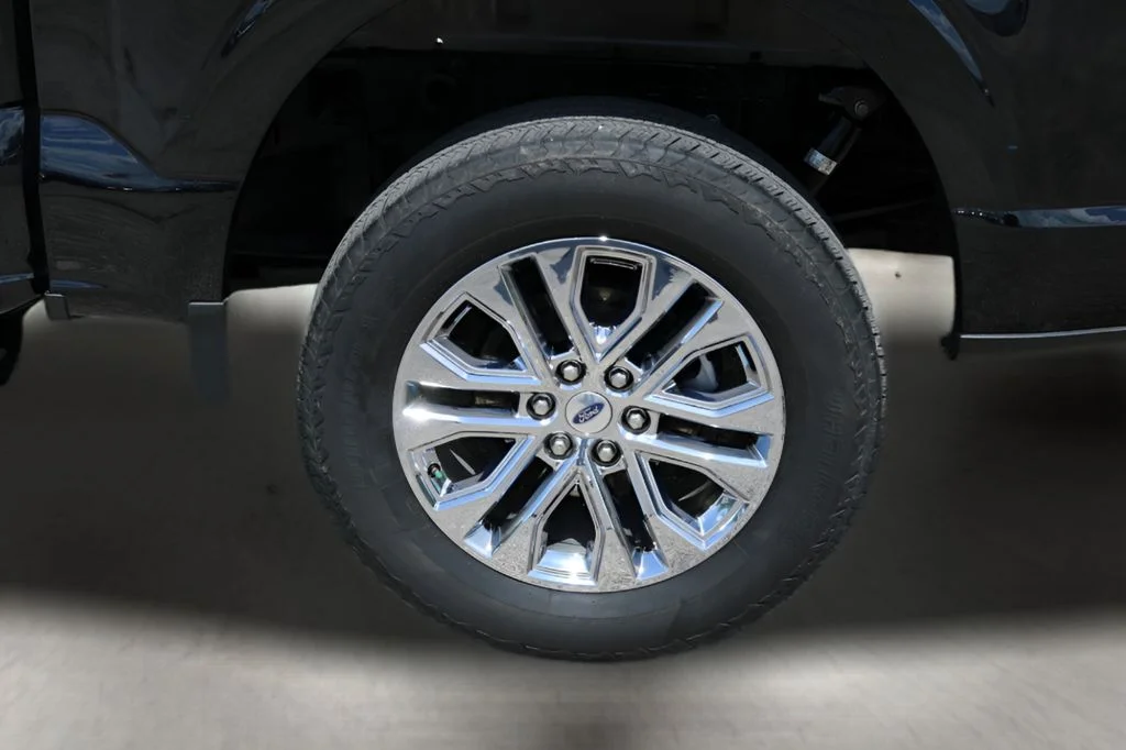 Used 2024 Black Ford Lariat image 9