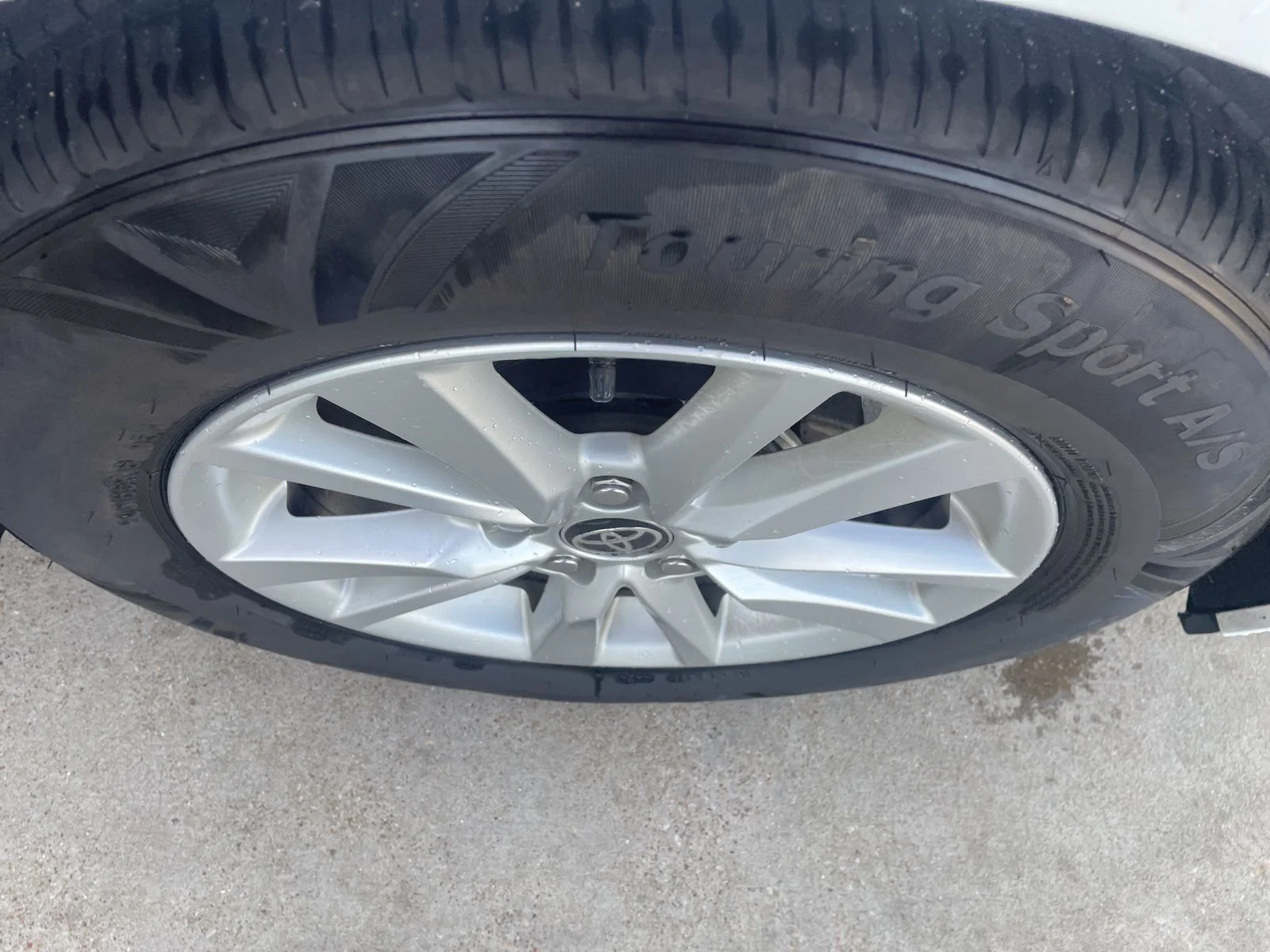 Used 2025 White Toyota LE image 15