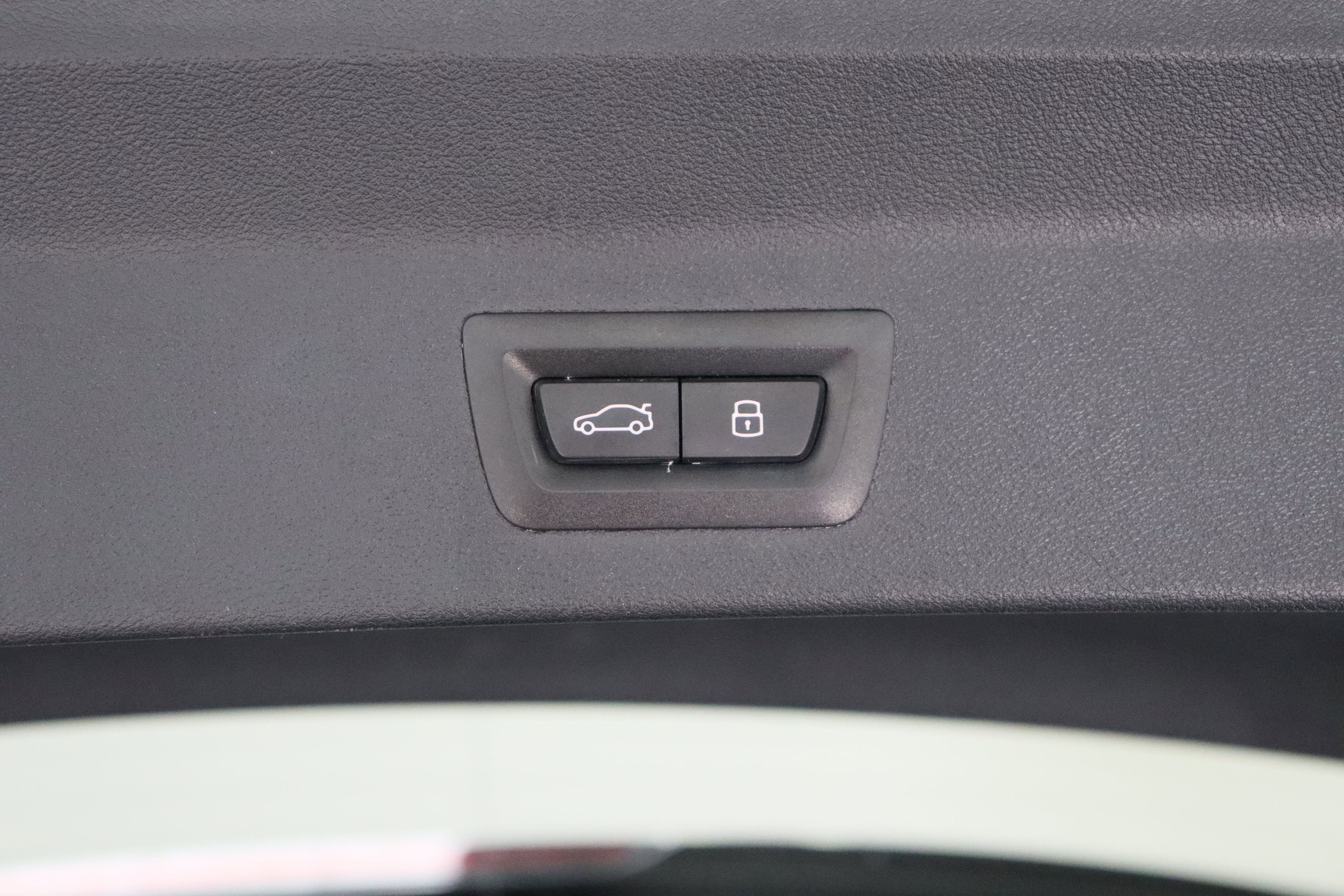 Used 2024 Dark Graphite Metallic BMW sDrive30i 2.0T image 37