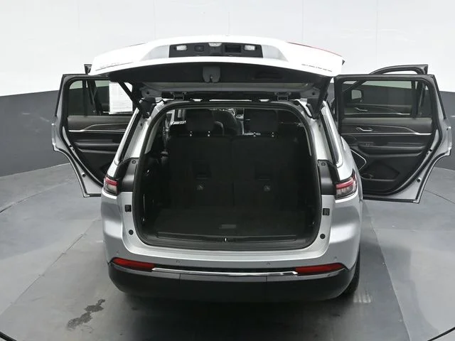 Used 2021 Silver Jeep Limited image 27