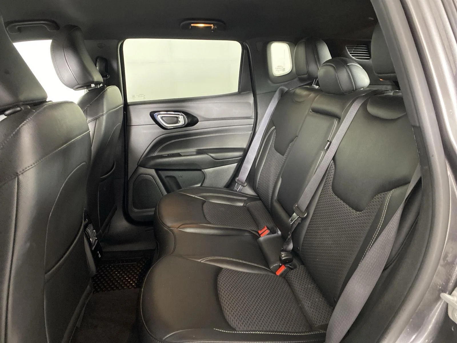 Used 2023 Granite Crystal Metallic Clearcoat Jeep Altitude image 25
