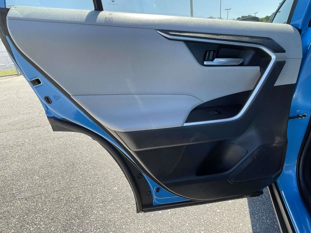 Used 2021 Blue Toyota XLE Premium image 18