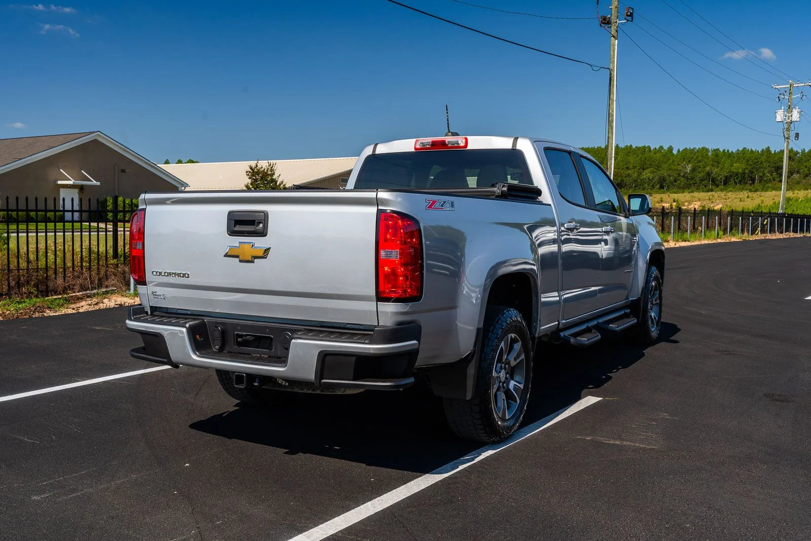 Used 2015 Silver Chevrolet Z71 image 6