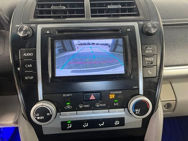 Used 2014 White Toyota LE image 22