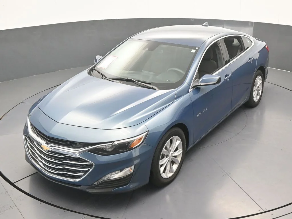 Used 2025 Lakeshore Blue Metallic Chevrolet LT image 43