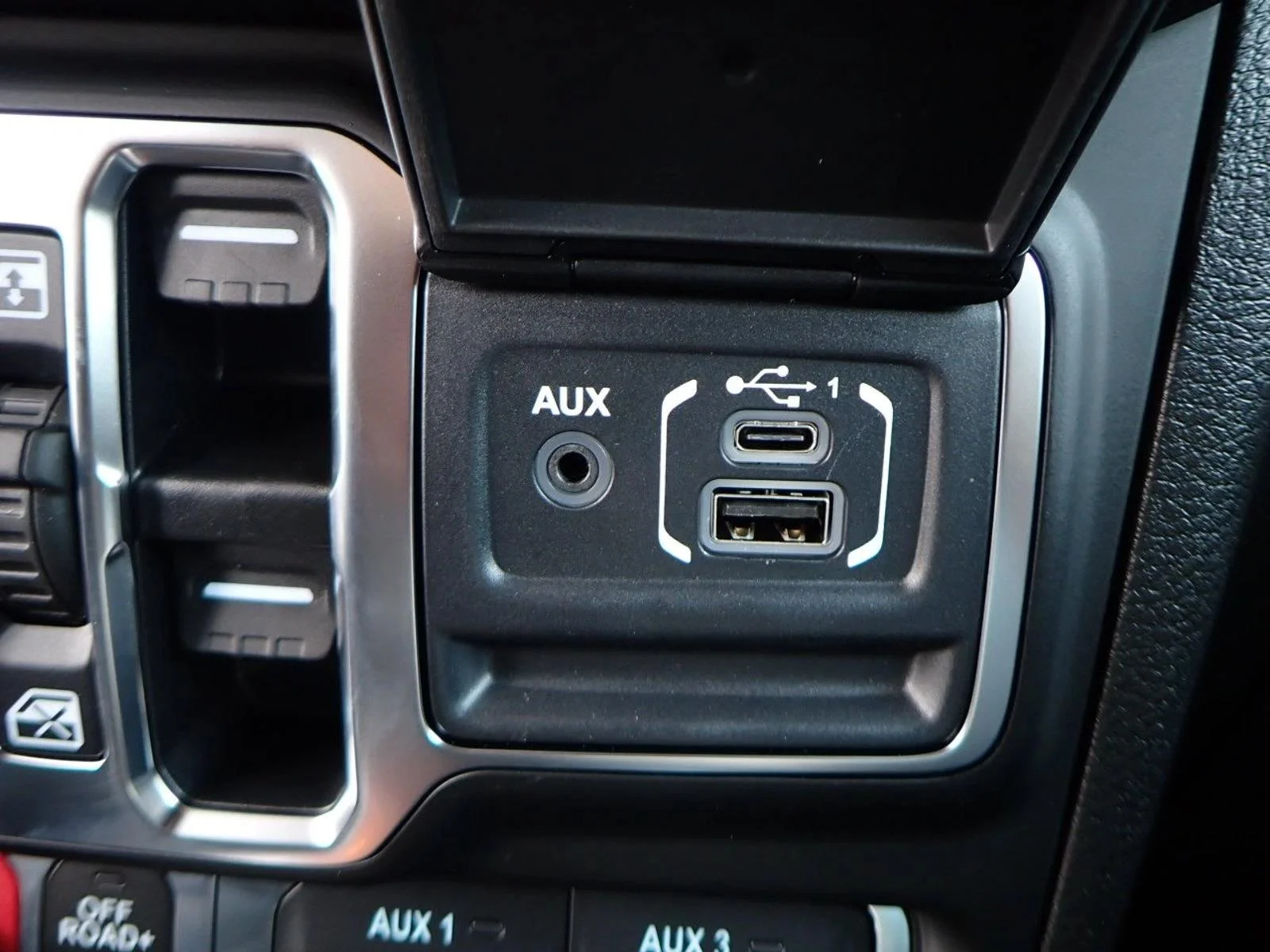 Used 2025 Hydro Blue Pearlcoat Jeep Rubicon image 19