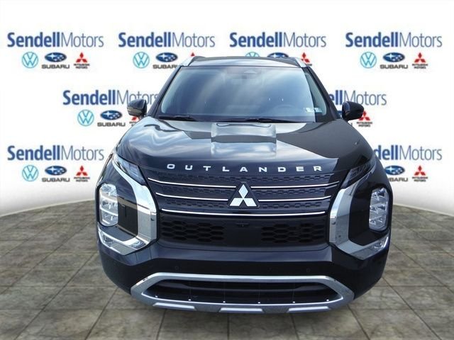 Used 2022 Black Mitsubishi SEL image 4