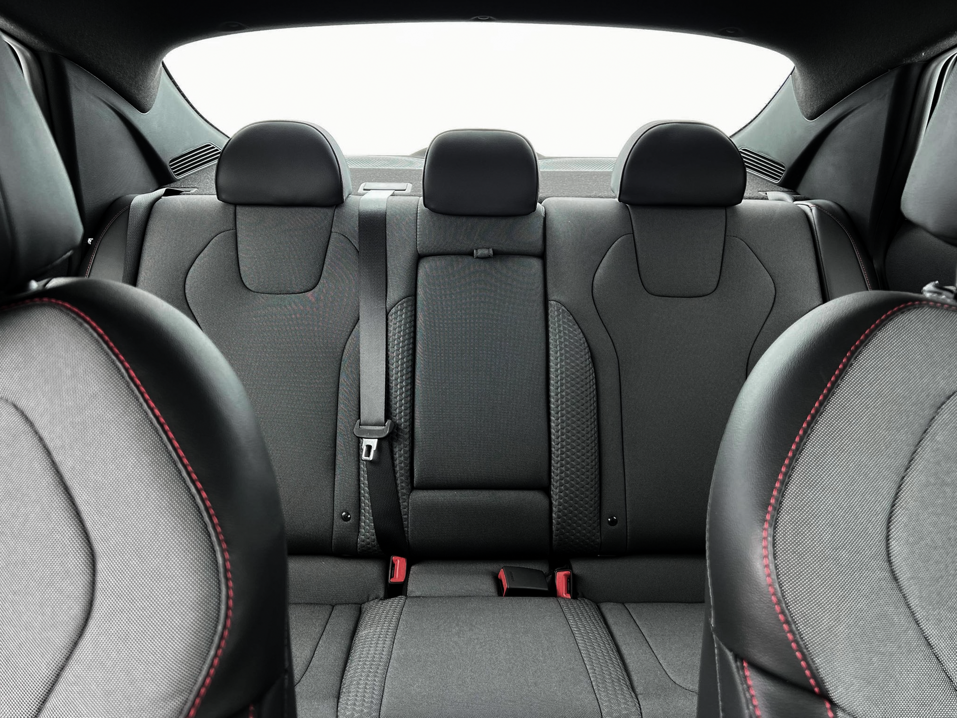 2025 Hyundai Elantra N Line - Photo 16