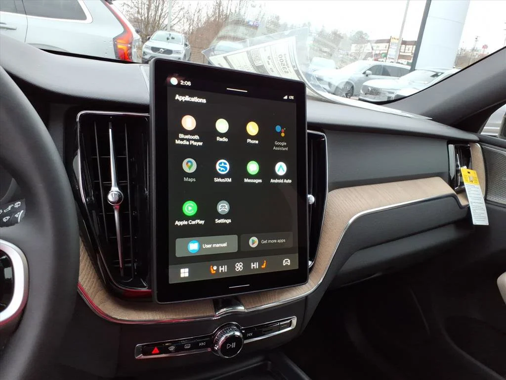 2026 Volvo XC60 Plus - Photo 18