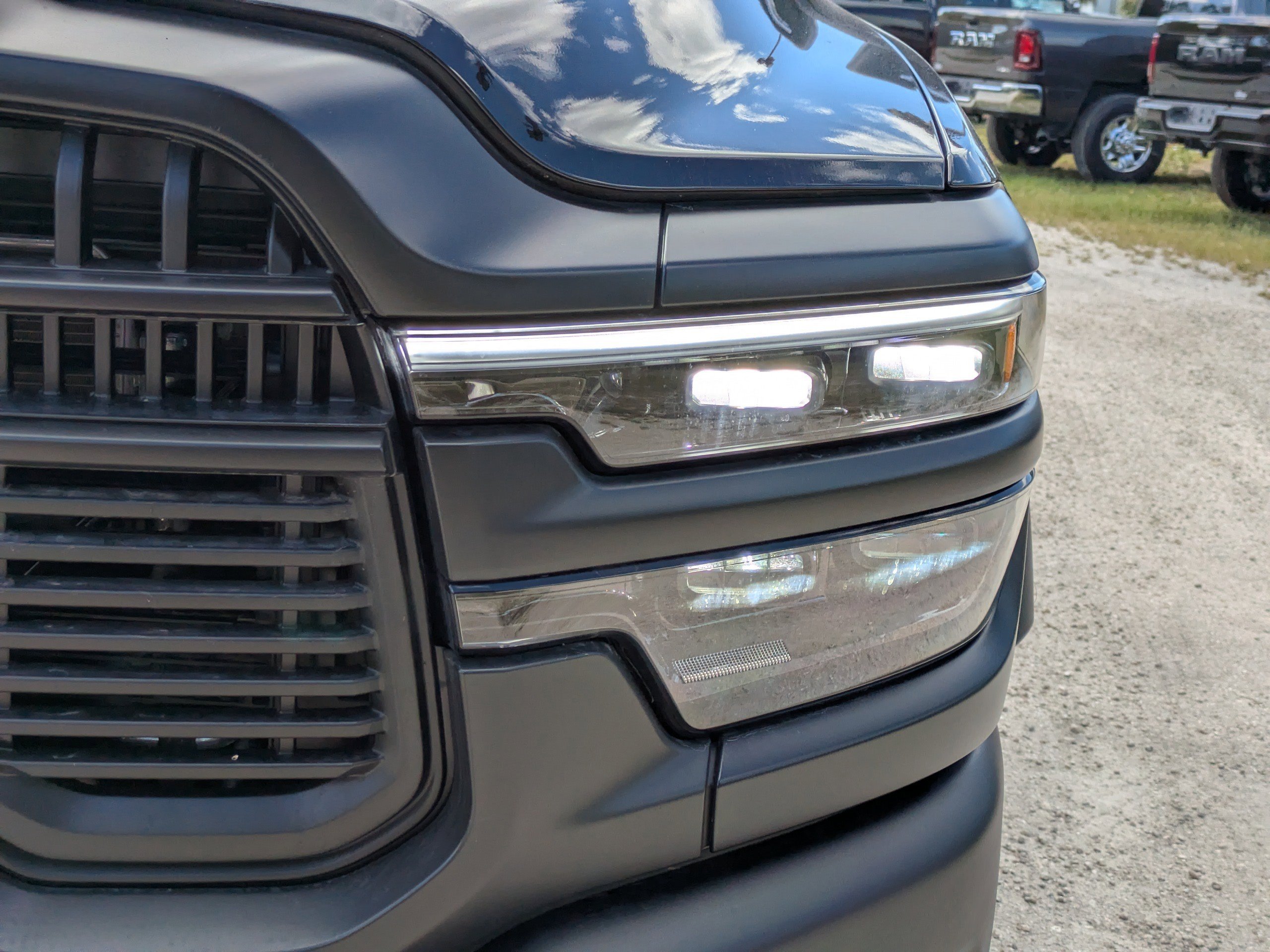 New 2025 Diamond Black Crystal Pearl-Coat Exterior Paint RAM Rebel image 8