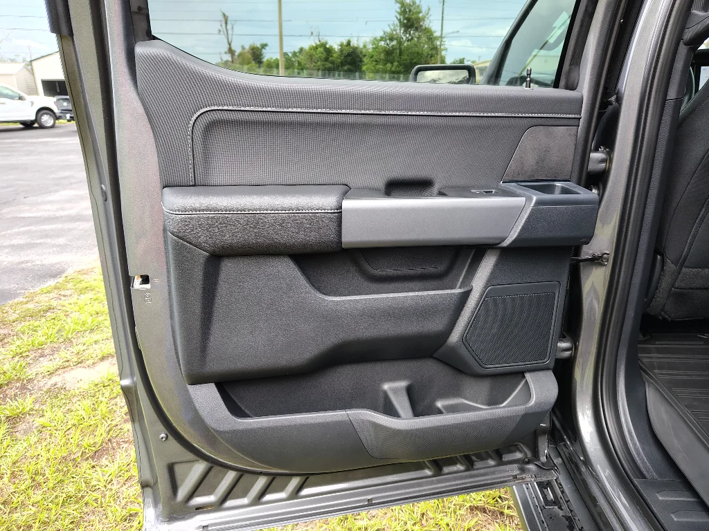 New 2026 Carbonized Gray Metallic Ford XLT image 14