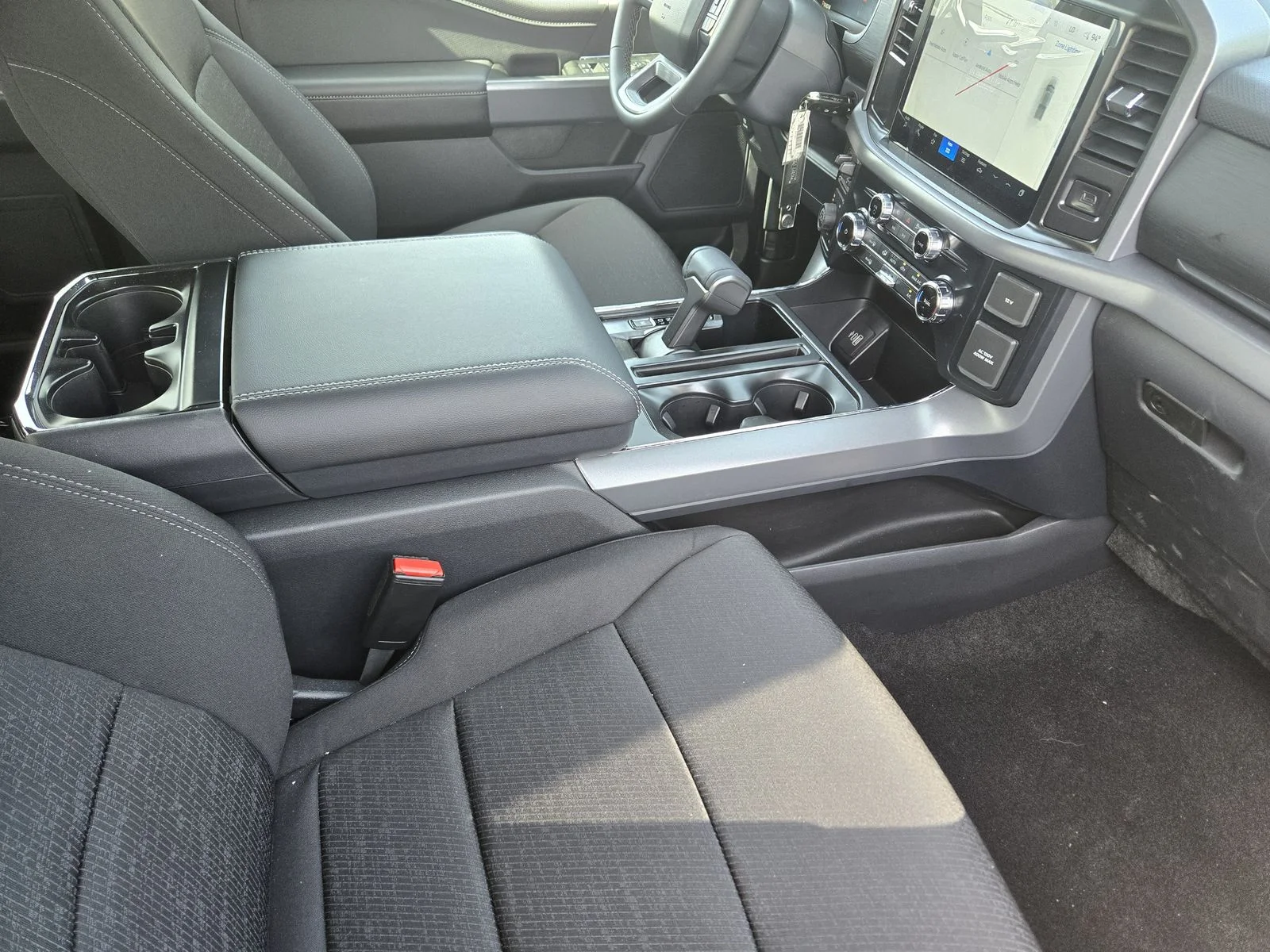 New 2026 Oxford White Ford XLT image 9