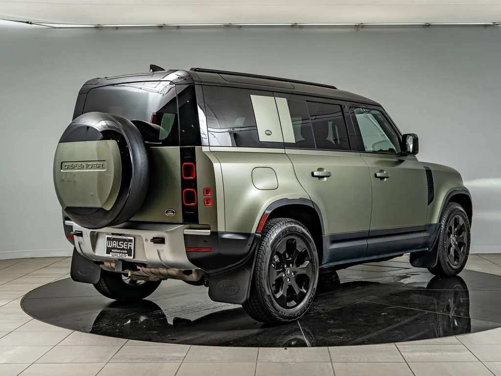 Used 2023 Pangea Green Metallic Land Rover S image 5