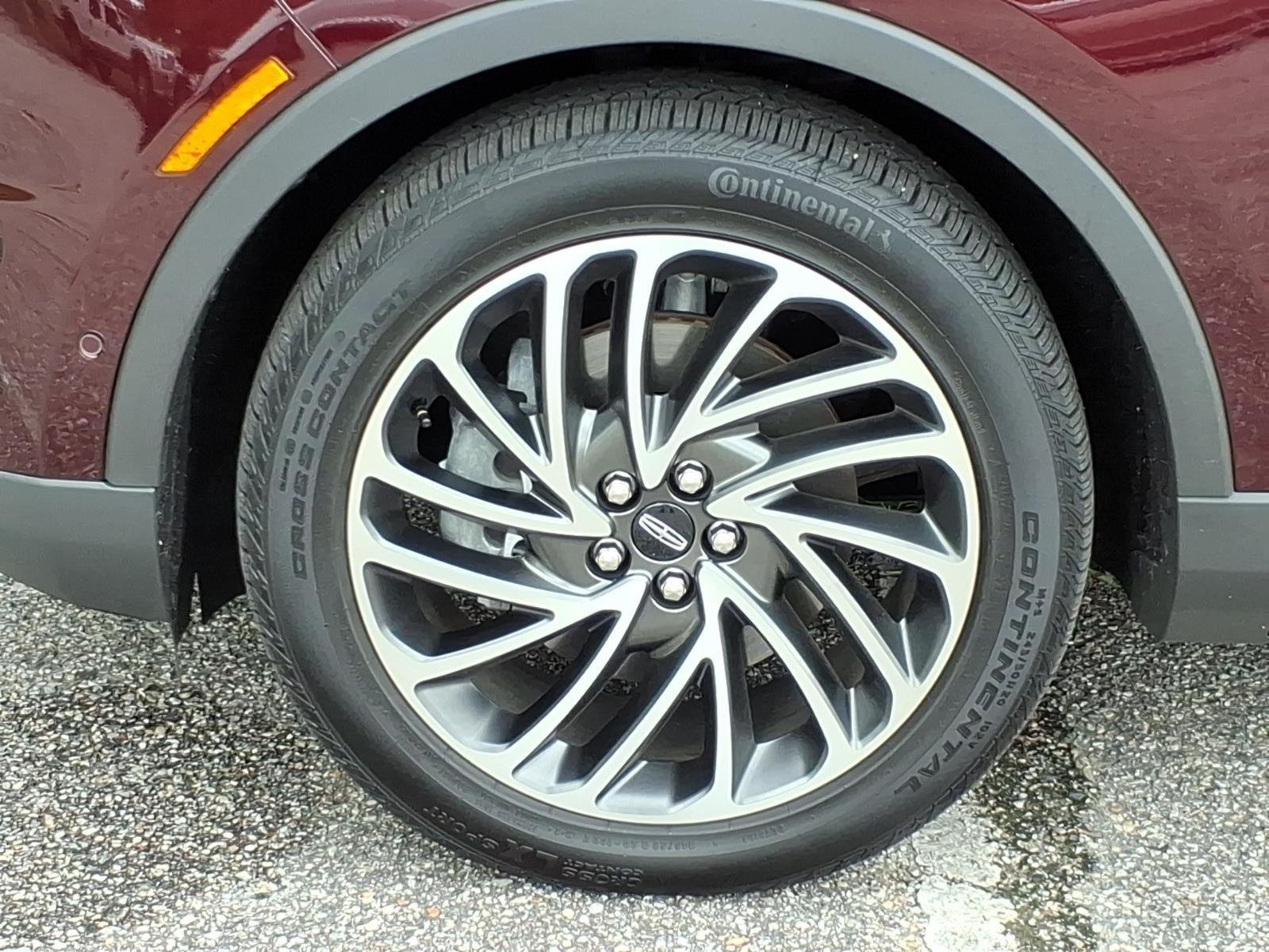 Used 2020 Burgundy Velvet Lincoln Reserve image 4
