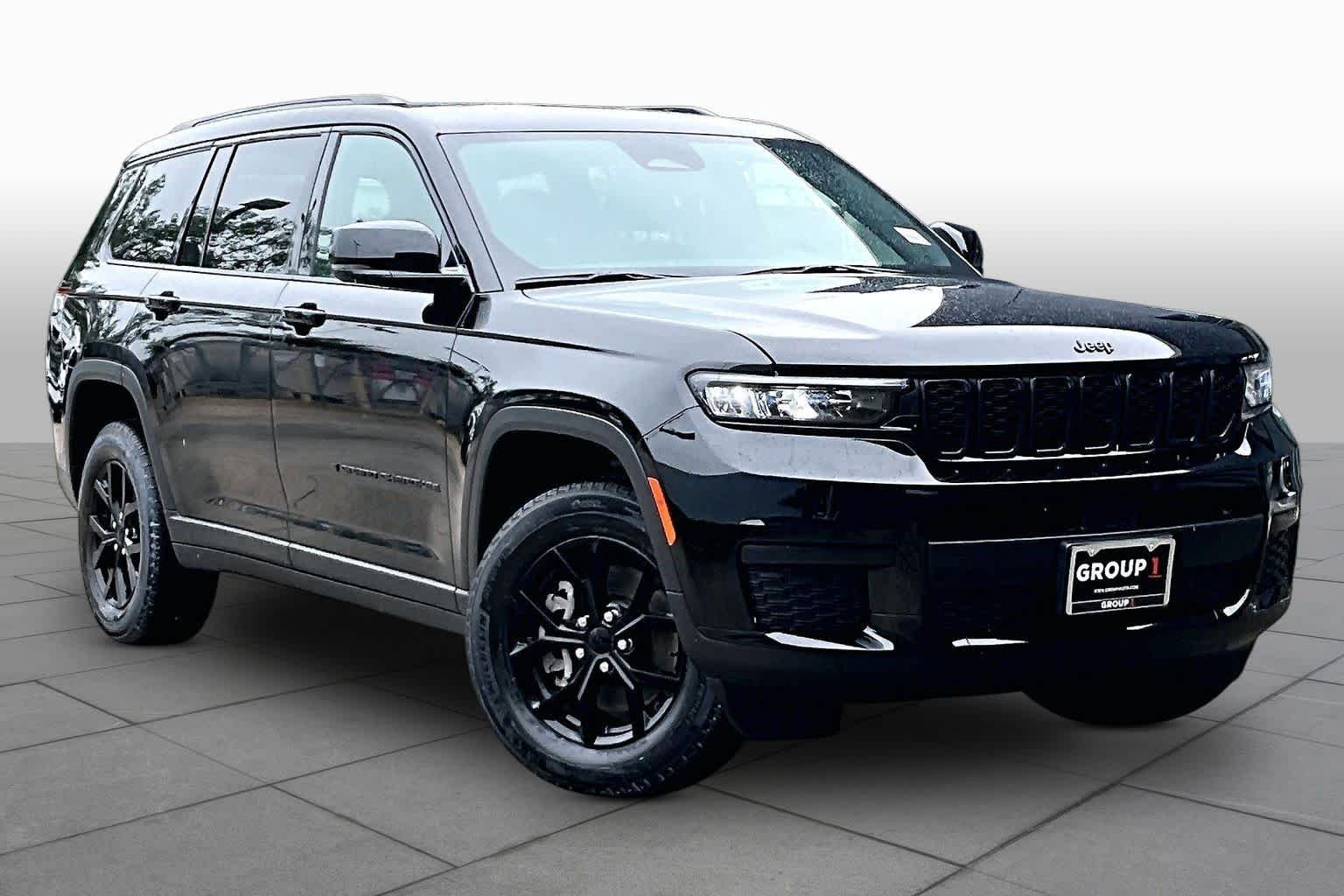 Used 2025 Diamond Black Crystal Pearlcoat Jeep Altitude X image 2