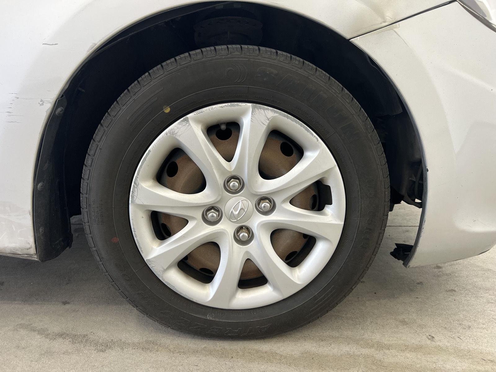 2012 Hyundai Accent GLS - Photo 8