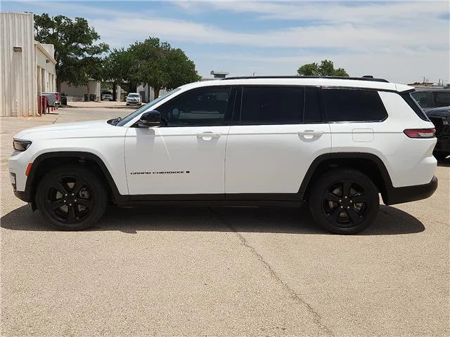 Used 2023 White Jeep Altitude 4x4 image 2