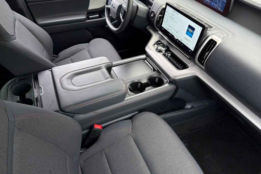 Used 2025 Oxford White Ford Active image 19