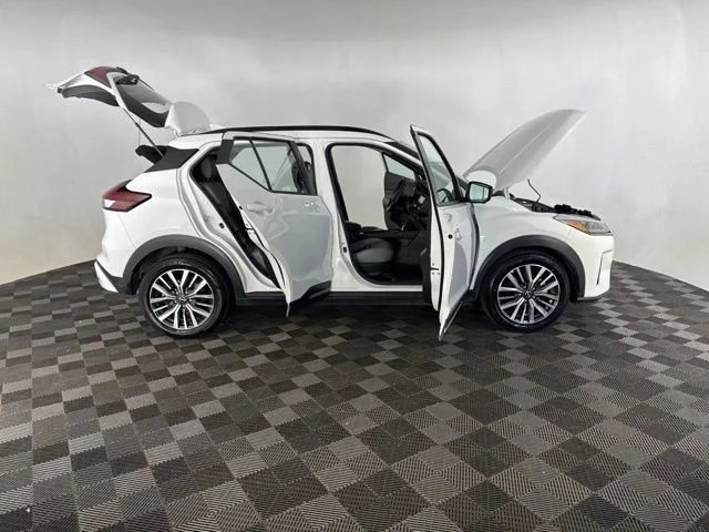 Used 2024 White Nissan SR image 13