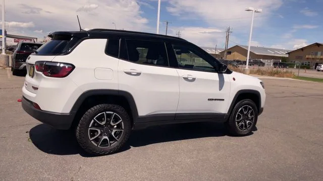 2025 Jeep Compass Trailhawk - Photo 2