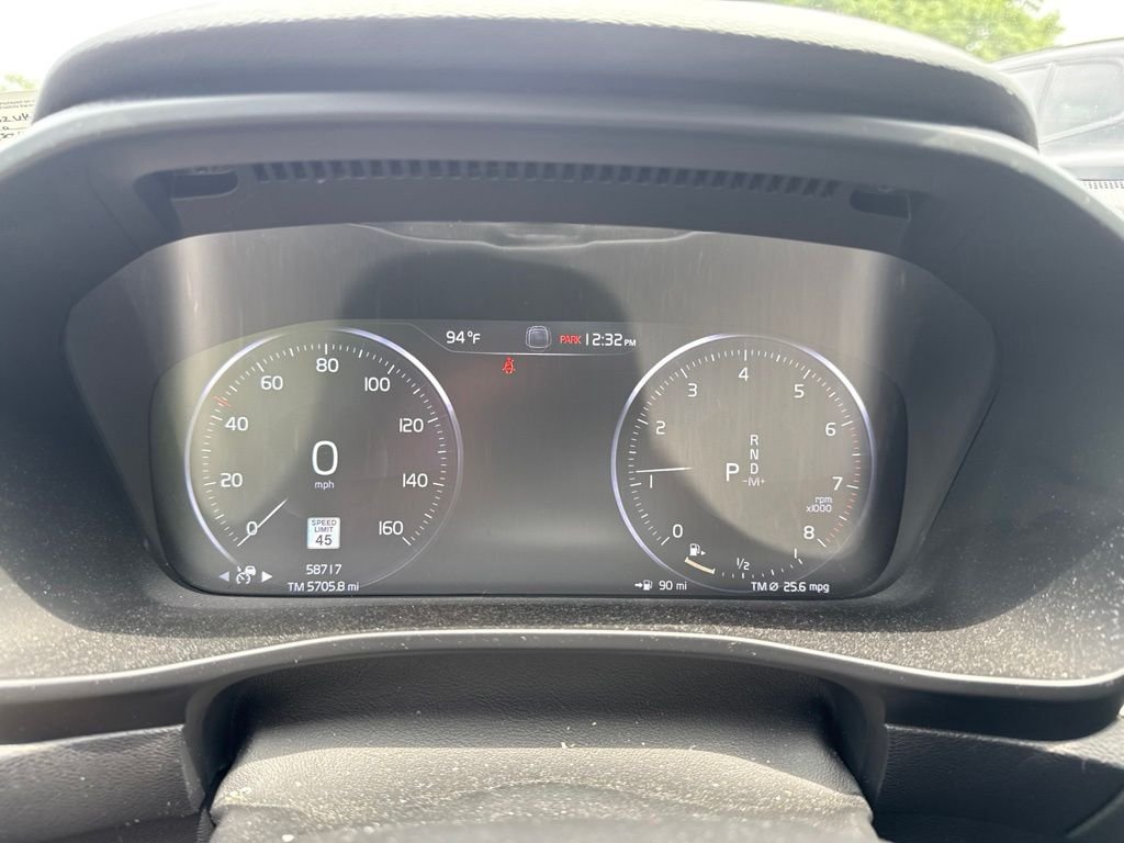 Used 2019 Gray Volvo Momentum image 5