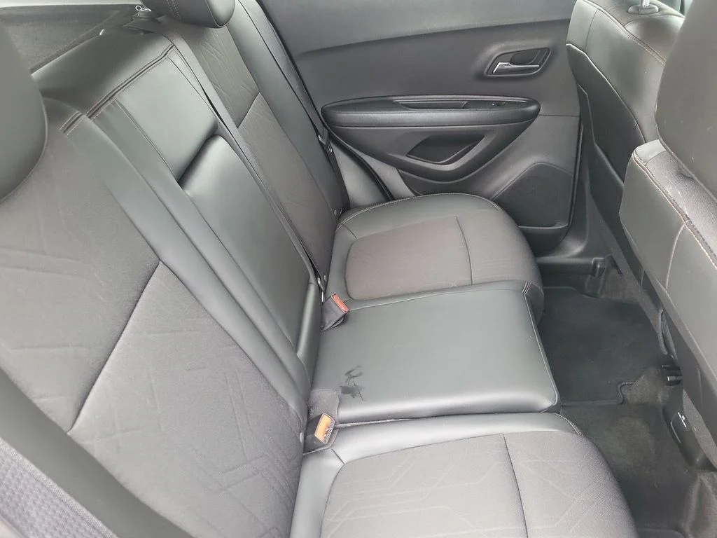 Used 2022 Silver Ice Metallic Chevrolet LT image 32