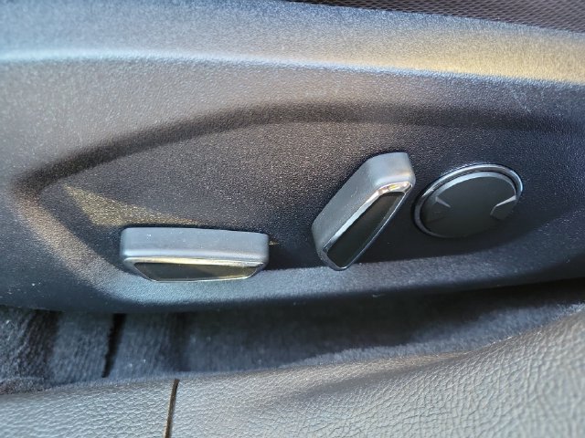 Used 2020 Black Metallic Ford SE image 11