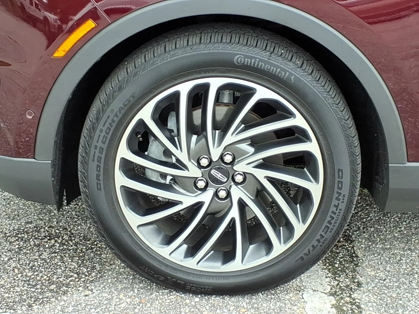 Used 2020 Burgundy Velvet Lincoln Reserve image 4