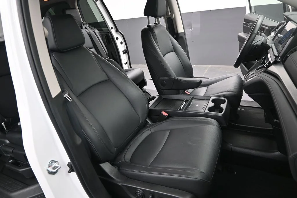 Certified Used 2025 White Honda EX-L image 29