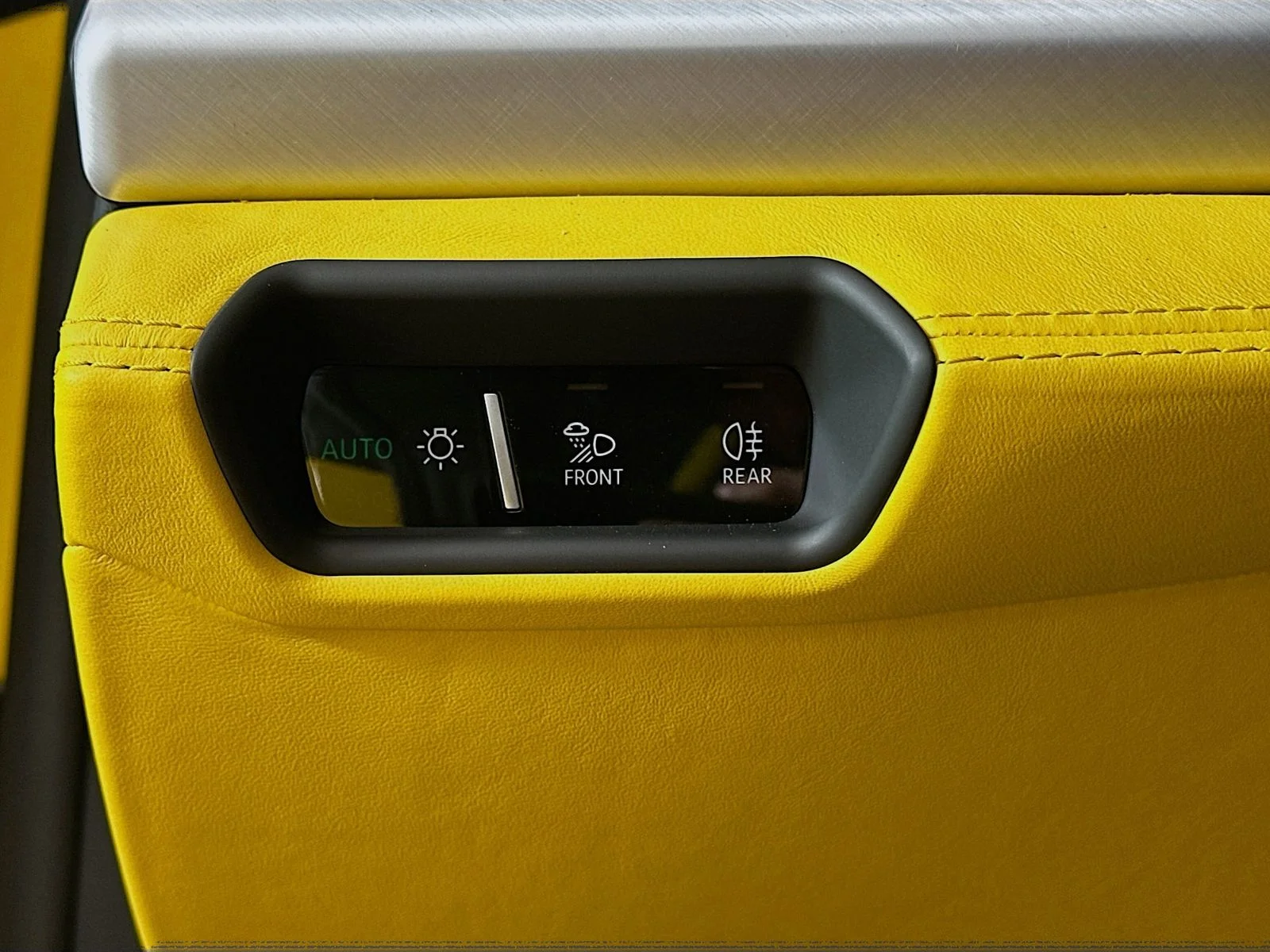Used 2025 Yellow Lamborghini  image 10