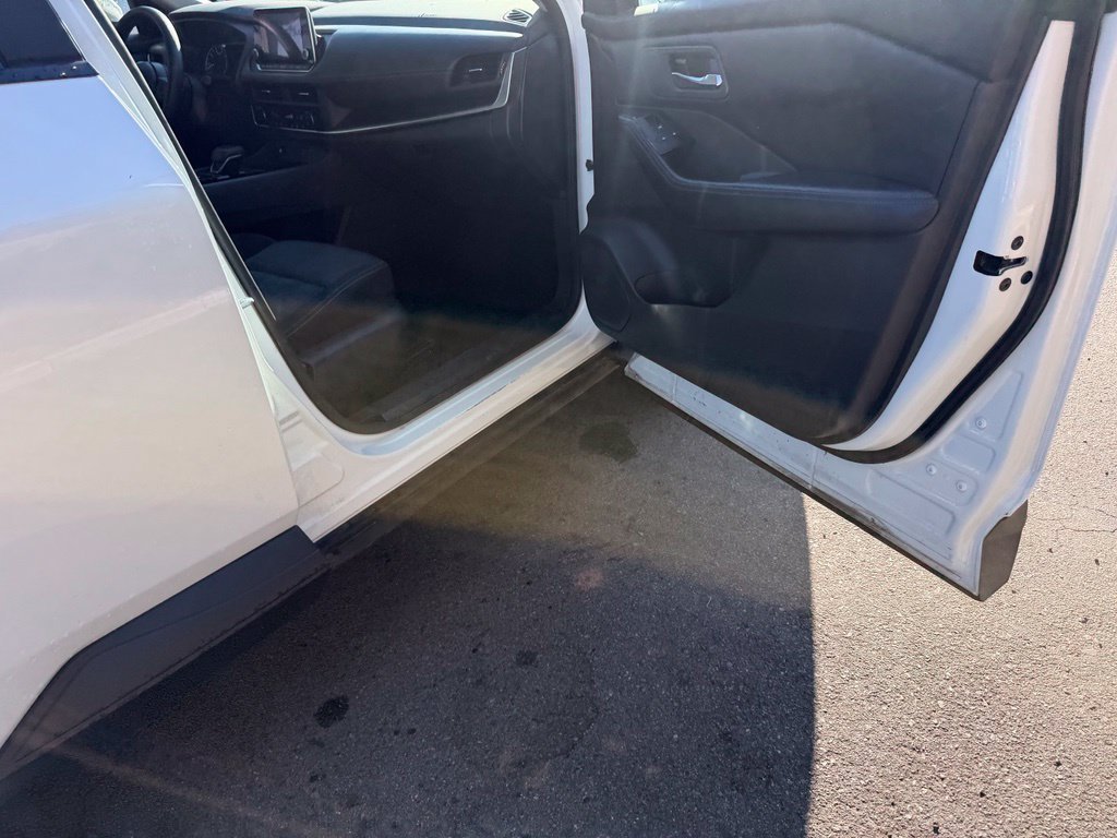 Used 2024 White/off-white Nissan SV image 17