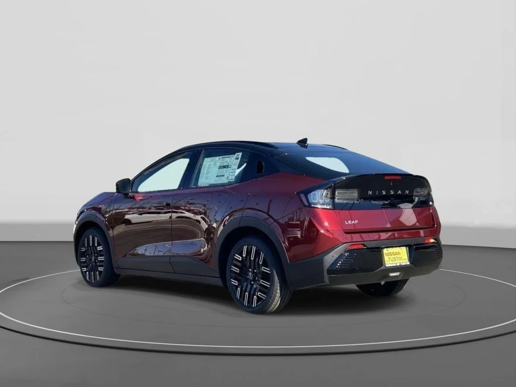 New 2026 Coulis Red Metallic/Black Nissan PLATINUM+ image 2