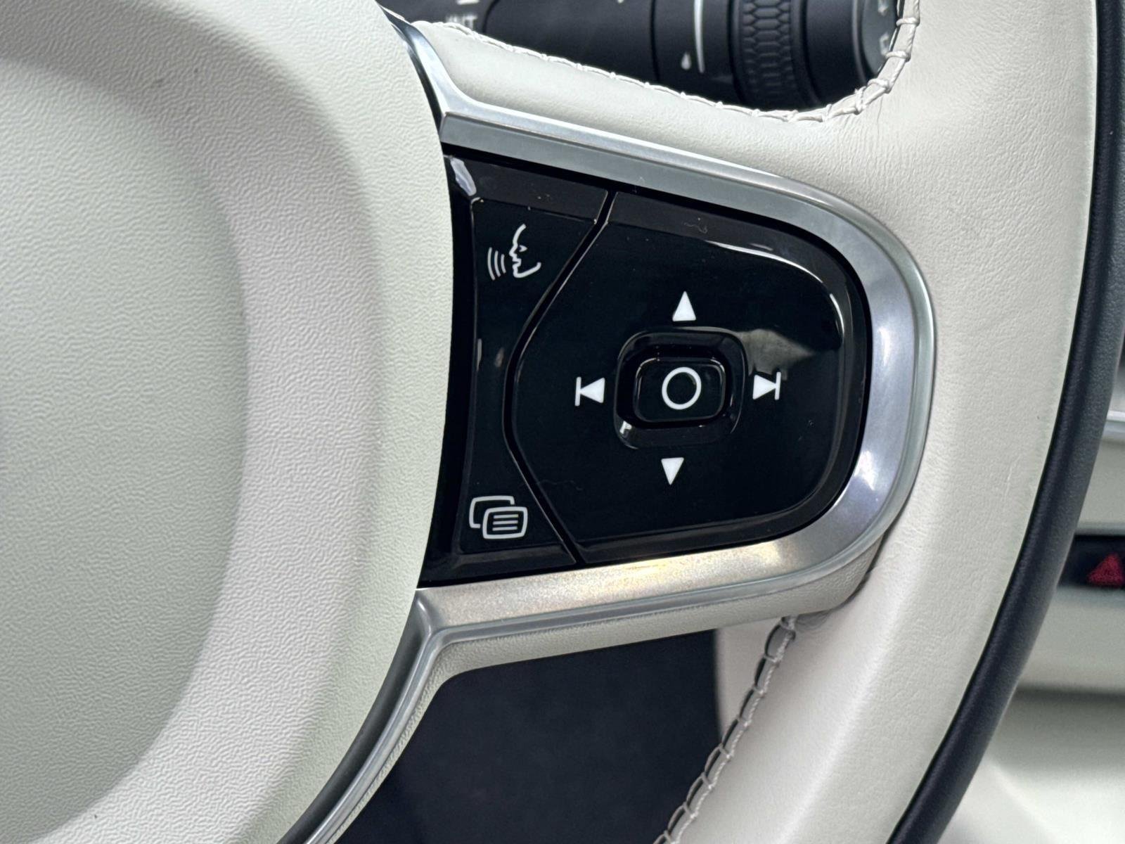Used 2024 Vapour Grey Metallic Volvo Plus Dark Theme image 23