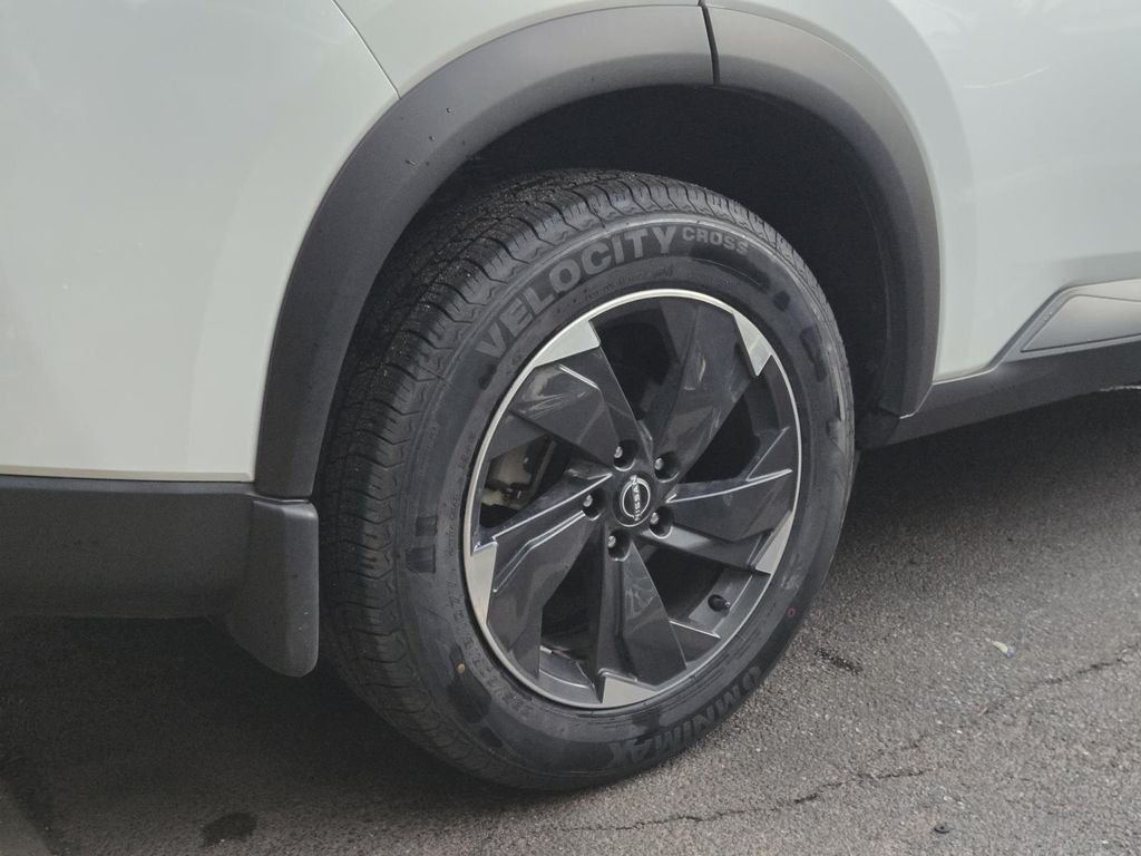 Used 2025 White Nissan SV image 5