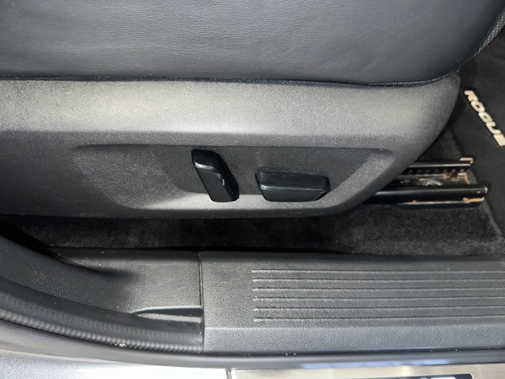 Used 2022 Gun Metallic Nissan Platinum image 33