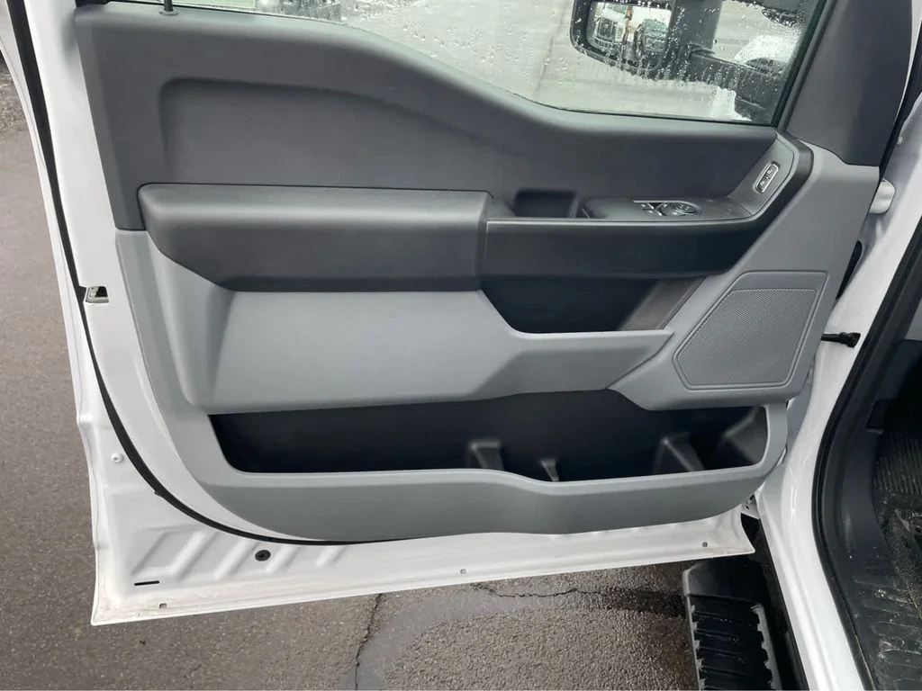 New 2025 Oxford White Ford F-550® XL image 13