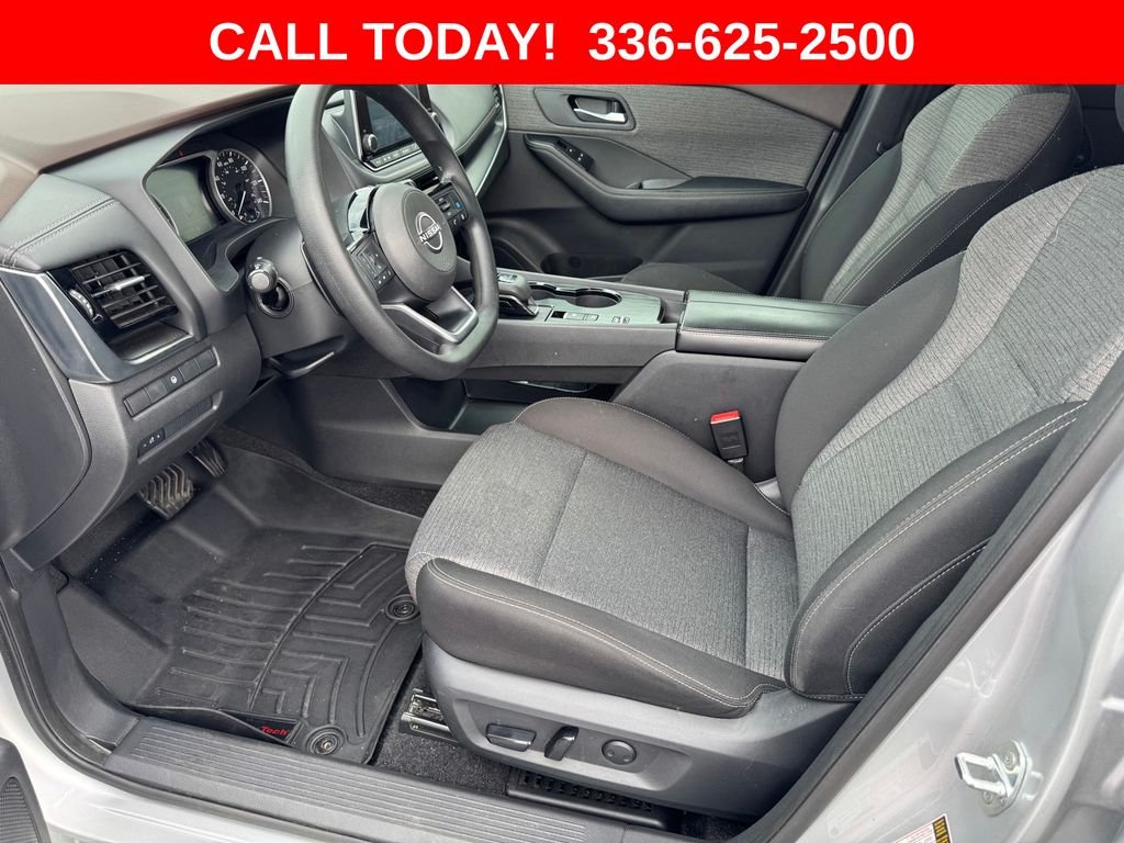 Used 2022 Silver Nissan SV image 10