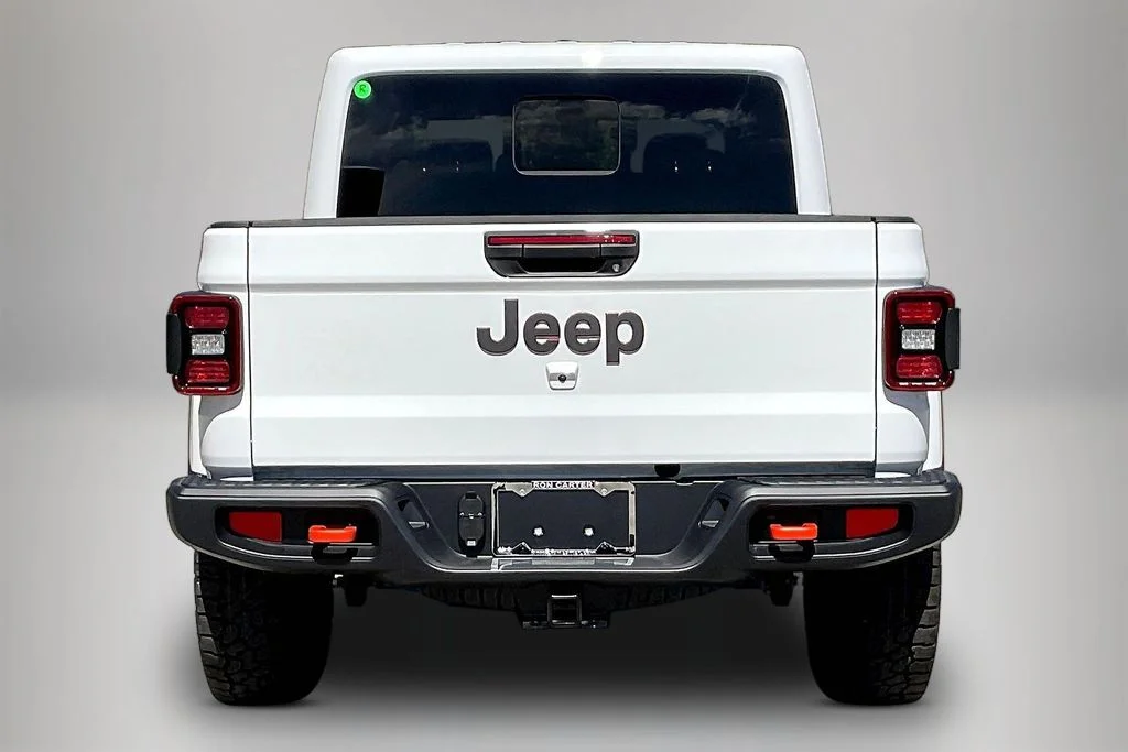New 2026 Bright White Clear-Coat Exterior Paint Jeep Mojave image 3