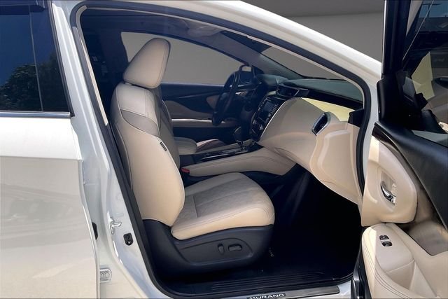 Used 2024 White Nissan Platinum image 7